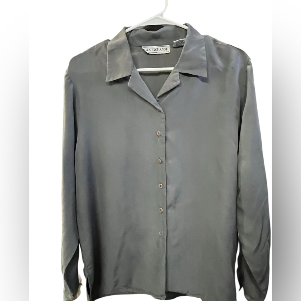 Women’s silk blouse in gray long sleeves button up Silk Exchange size L